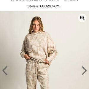 Camo Sweatshirt and Pants Set L